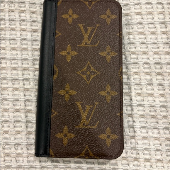 Louis Vuitton Brown and Black Monogram Phone Case - Picture 1 of 4